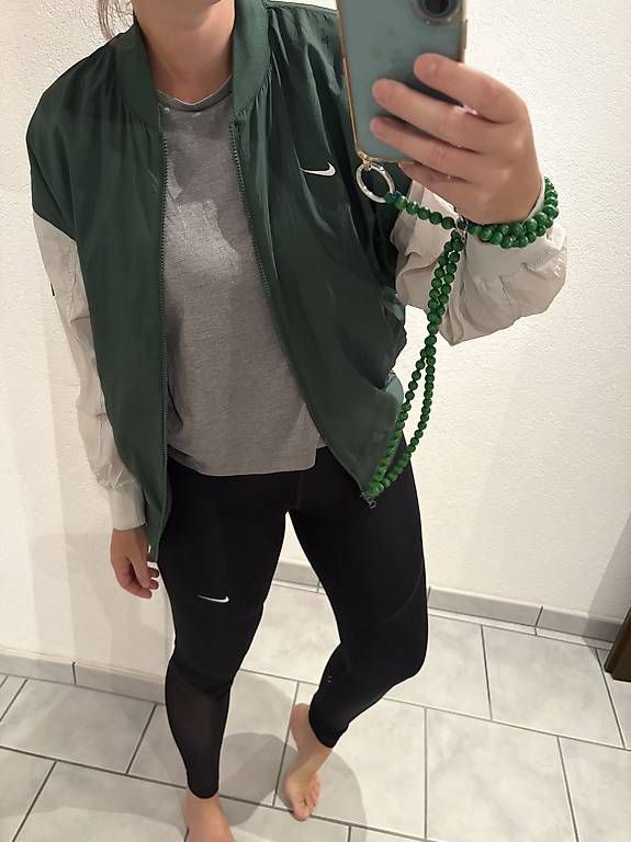 Lots de vêtements: Damen Sportkleiderpaket Grösse M  – D'occasion à Unterägeri par mar_96hk 4
