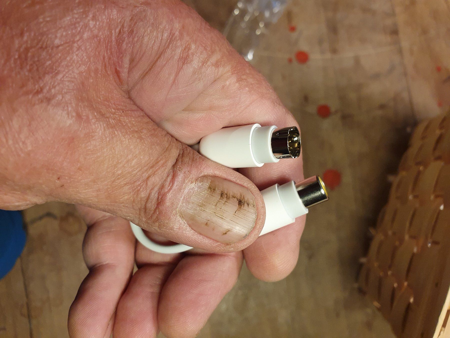 Apple Unità & Adattatore: Apple S-Video auf RCA Composite Adapter Kabel weiss – Usato da Zürich venduto da loosebone 2