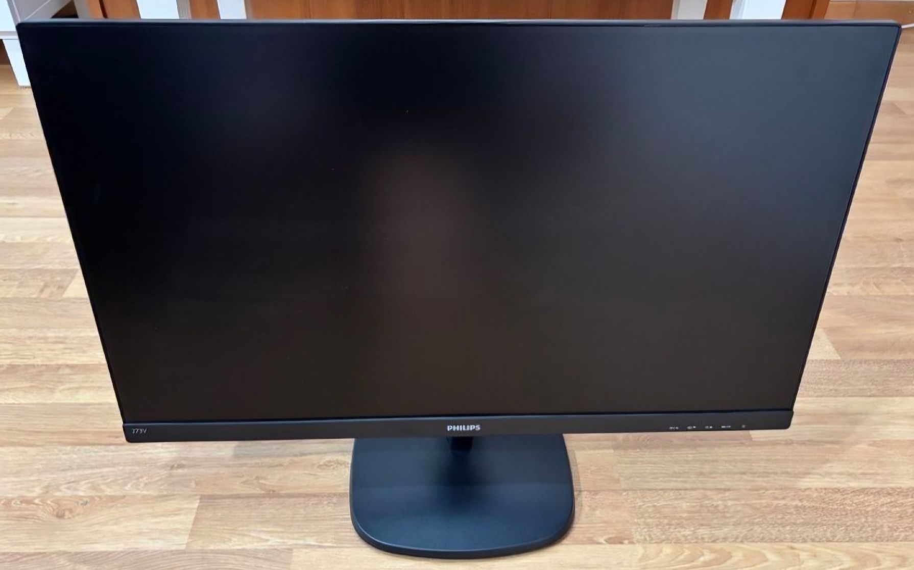 Philips Monitor:  Monitor Philips 27" Full HD (273V7QDAB) – Usato da Zürich venduto da Giuseppe77