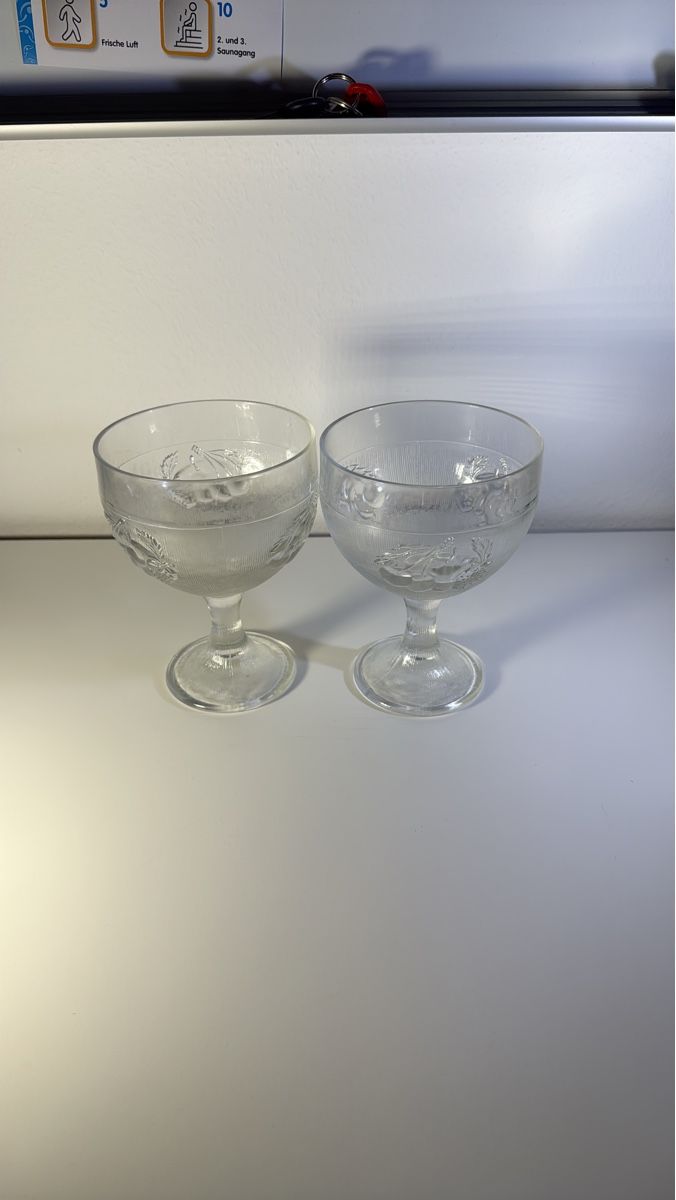 Gläser: 2 Dessertgläser mit Reliefmuster Glas Schale – Gebraucht aus Steffisburg von mar_cf2f