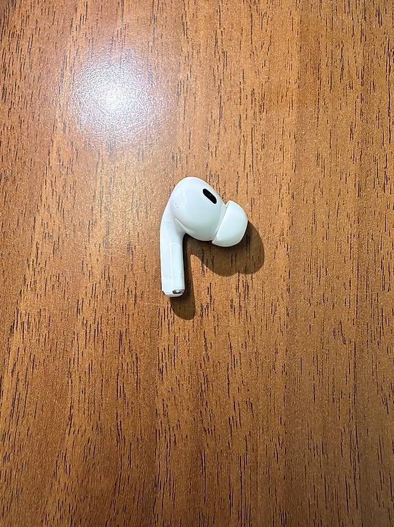 Cuffie: Airpods Pro 2. Gen Links – Usato da Basel venduto da retro-spective 1