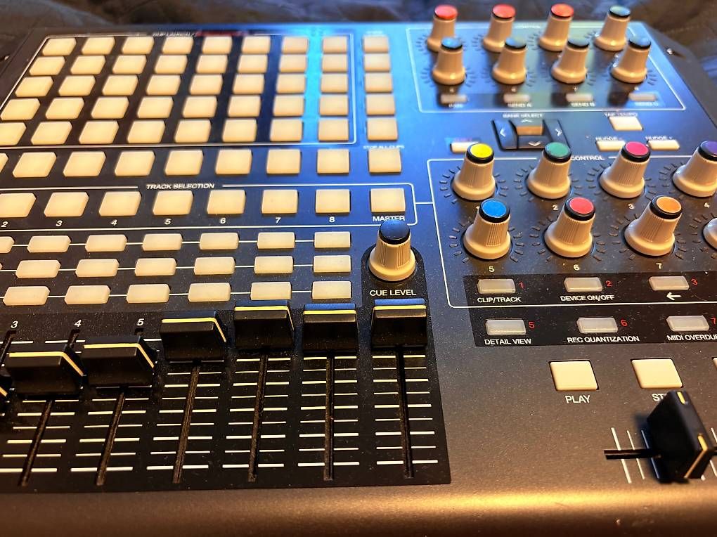 Instruments de musique: AKAI APC40 MIDI-Controller – D'occasion à Frauenfeld par fab_kv55 1