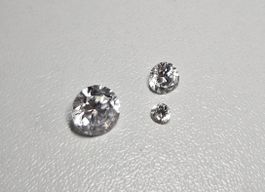 Lot de 3 pierres synthétiques