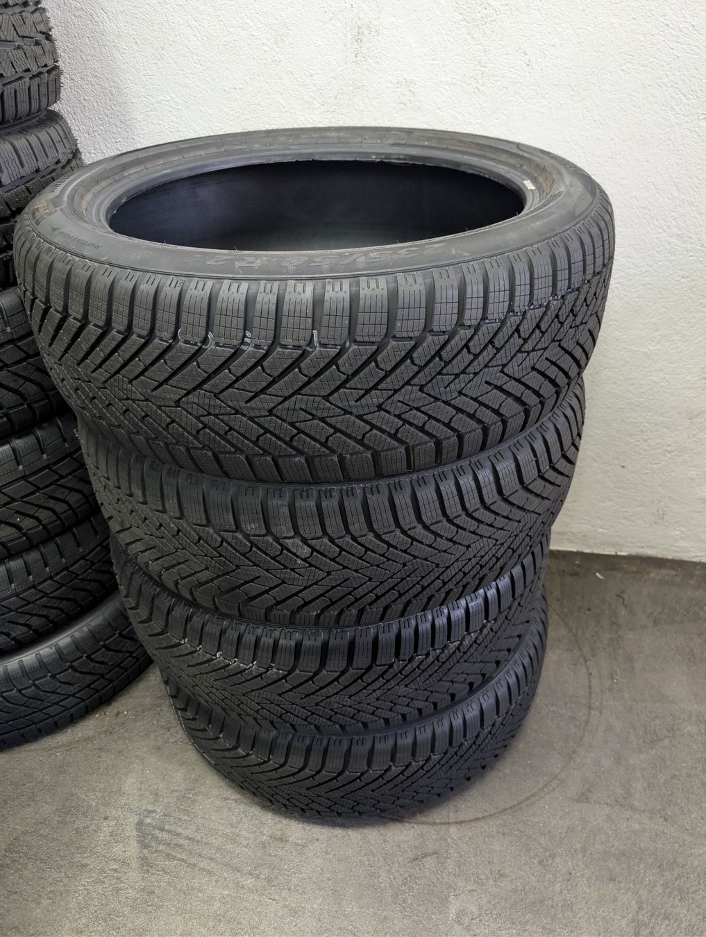 Pirelli Pneus & Kompletträder: Reifen  – Neu und originalverpackt aus Dürrenäsch von Pneu-Idris