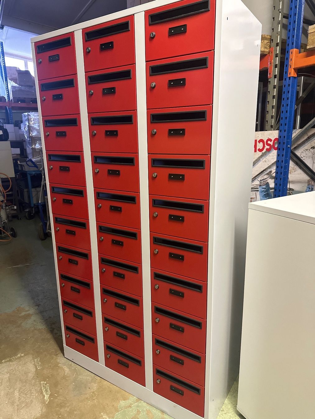 Altro per la casa: neuer 30er Postverteilerschrank, Einwurfschlitz statt 2478.- – Nuovo (secondo la descrizione) da Necker venduto da liq24 2