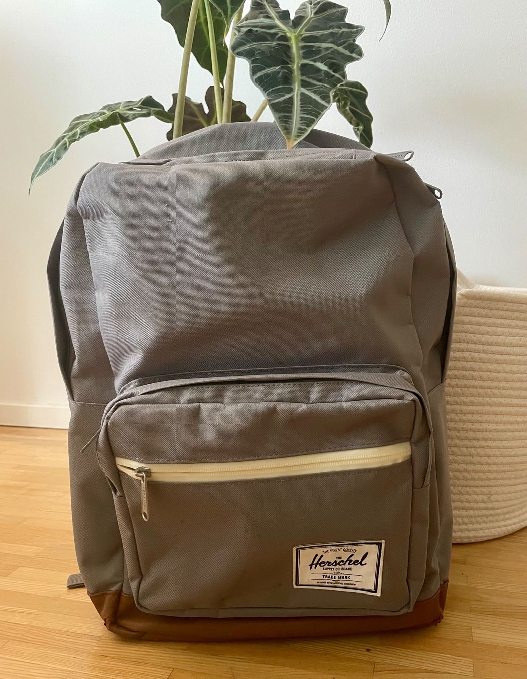 Herschel Zaini: Herschel Rucksack grau Leder Details – Usato da Winterthur venduto da dom_w89v