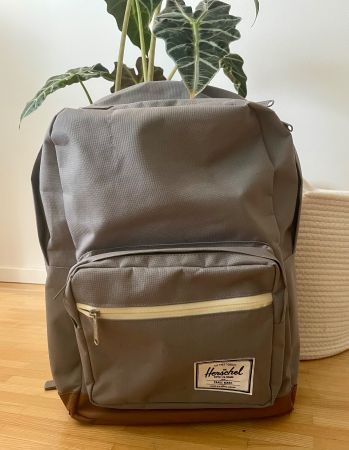 Herschel Rucksack grau Leder Details