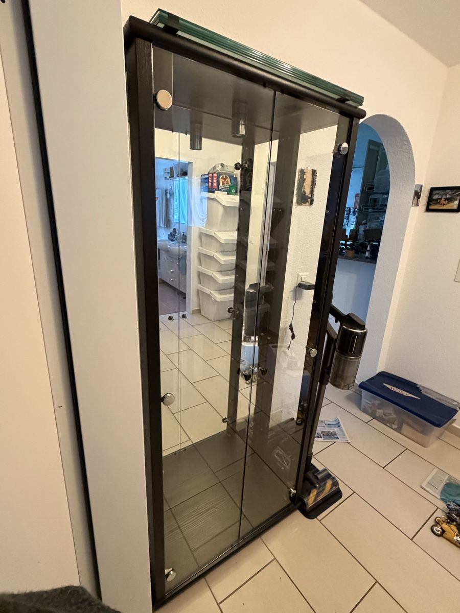 Vitrines: Grosse Vitrine – D'occasion à Bottenwil par NadjaP.