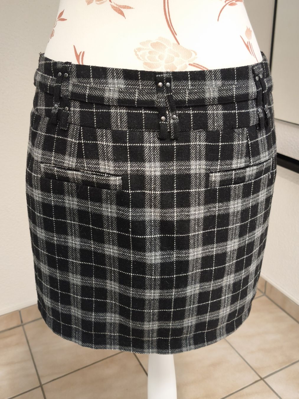 Zebra Gonne: Rock mit Karomuster, Grösse L, warm & gemuetlich! – Nuovo (secondo la descrizione) da Emmetten venduto da SecondhandSiska 2