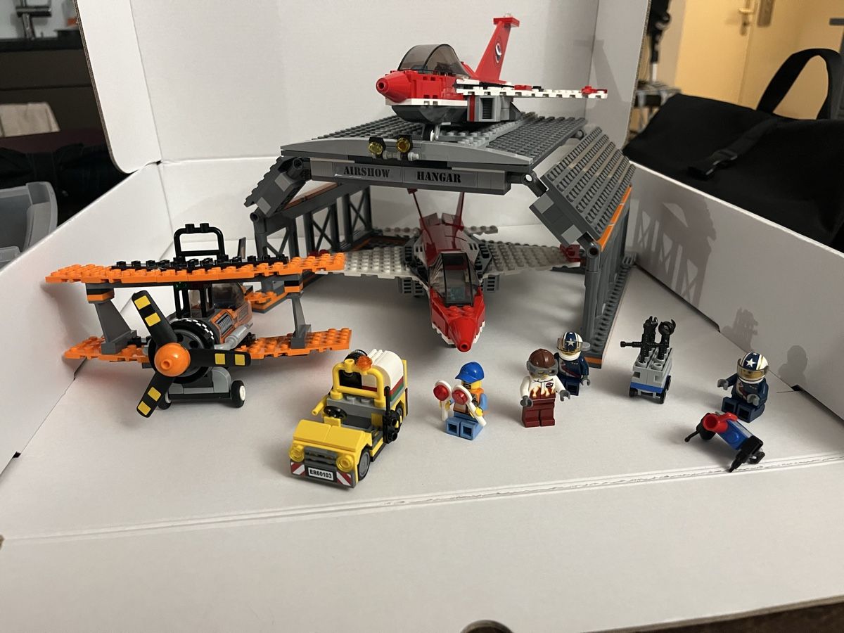 Lego Kit di costruzioni: Lego City Airshow 60103 – Usato da Zürich venduto da Superstar.