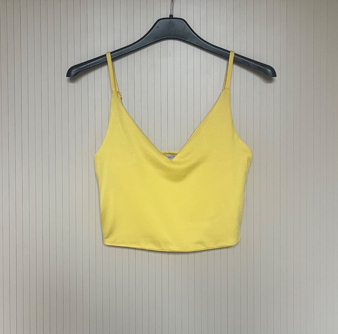 Top: Joli crop top jaune – Nuovo (secondo la descrizione) da Ardon venduto da chl_j2df 2