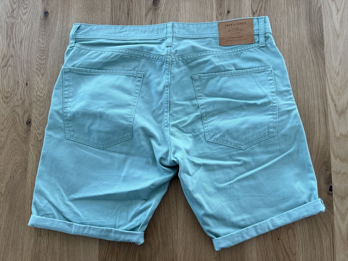 Kleiderpakete: 2x Sommer Shorts, Grösse 34, neuwertig – Gebraucht aus Gossau ZH von Marco821 1