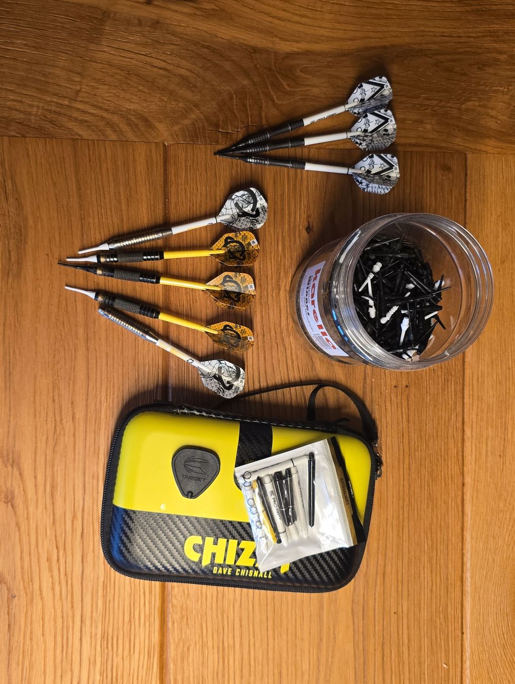 Freccette: Dartpfeil Set inkl. Tasche & Spitzen  – Usato da gommiswald venduto da ZipZap05