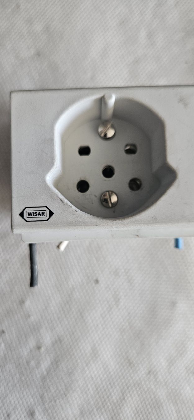 Feller Fiches d'alim.: Steckdose Wisar Typ 13 weiss  – D'occasion à Baar par Vel...Baar45 1