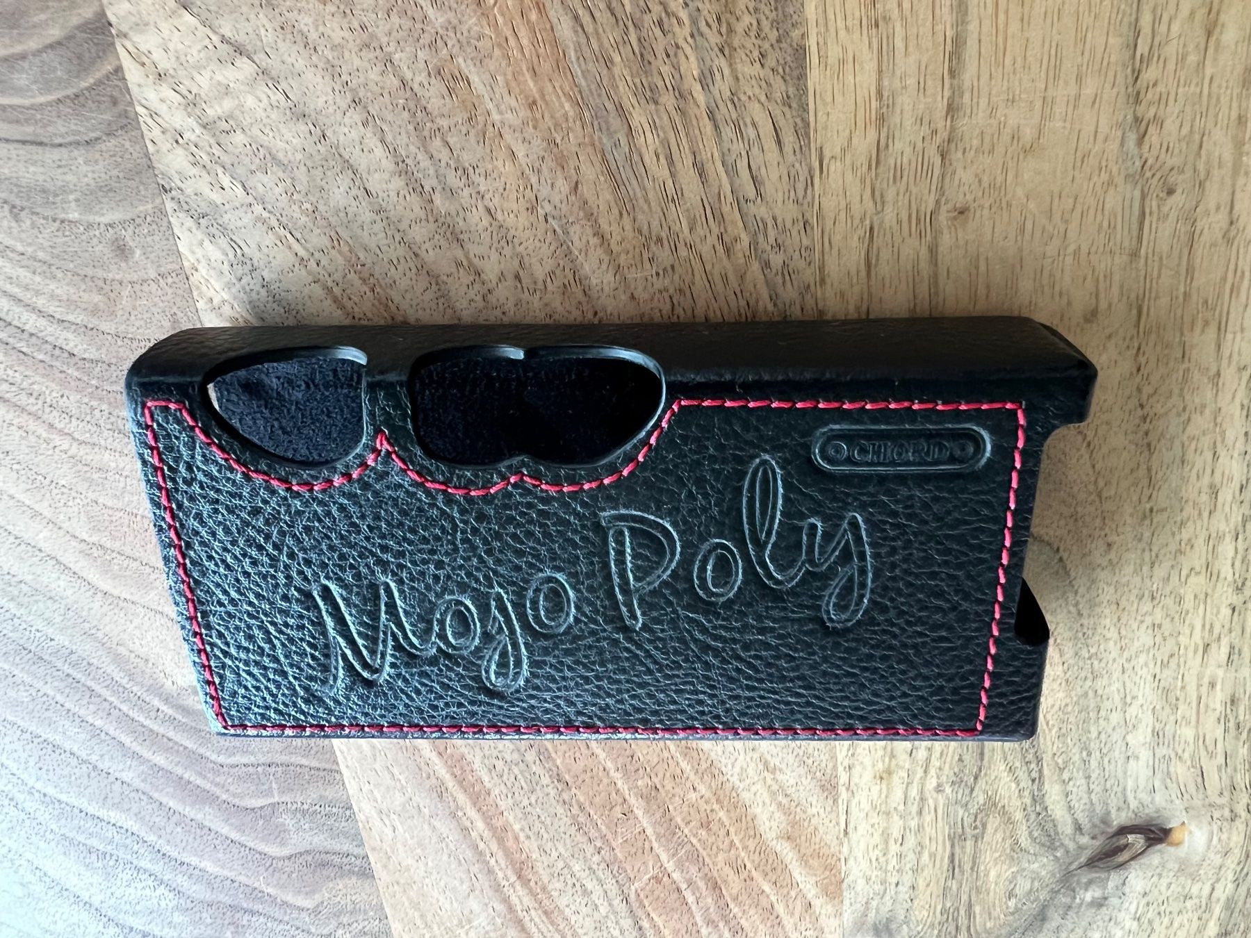Cover & Protezioni schermo: Chord Mojo Poly Case V Van Nuys Lederhülle Original – Usato da Kehrsiten venduto da Schori8 1