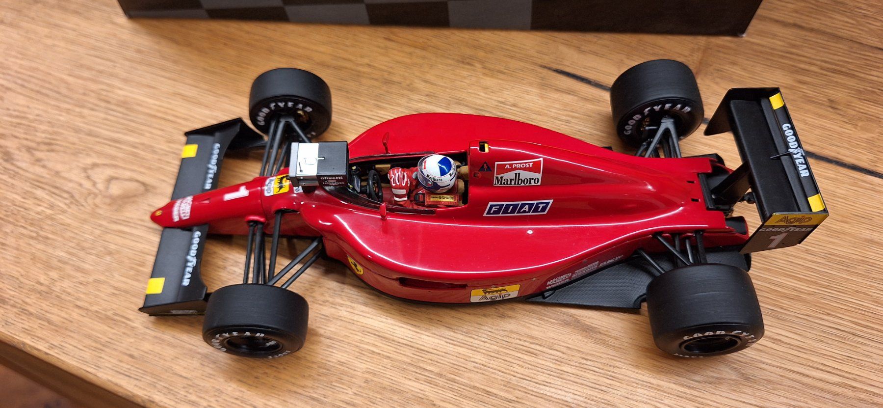 Ferrari 641/2 F1 Alain Prost Mit Computer Monitor Exoto 1:18