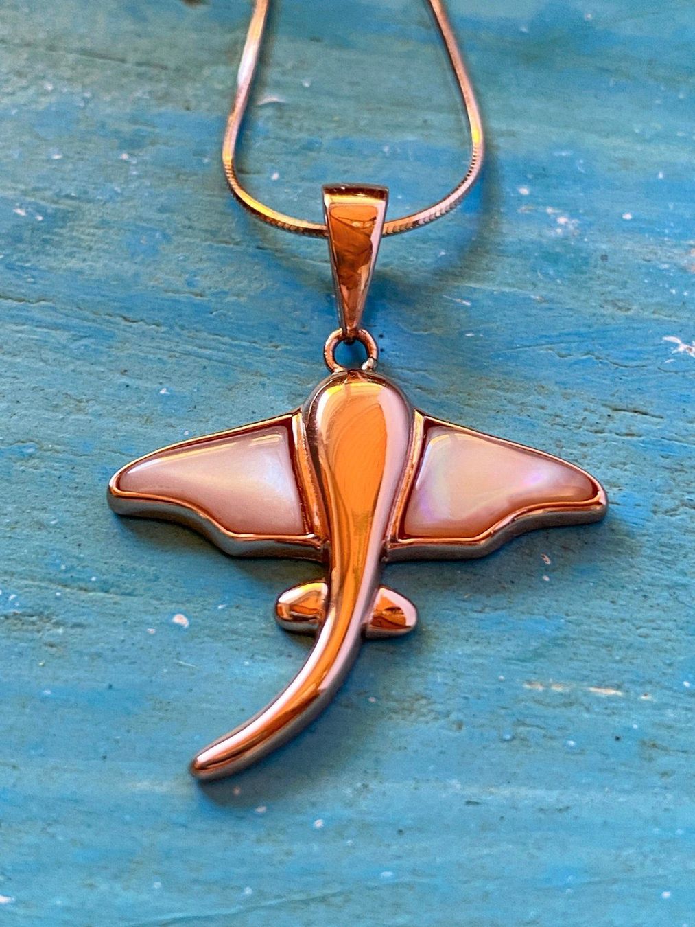 Catenine: Collier Raie Manta en Argent – Nuovo e nell'imballaggio originale da Châbles FR venduto da Cinematics