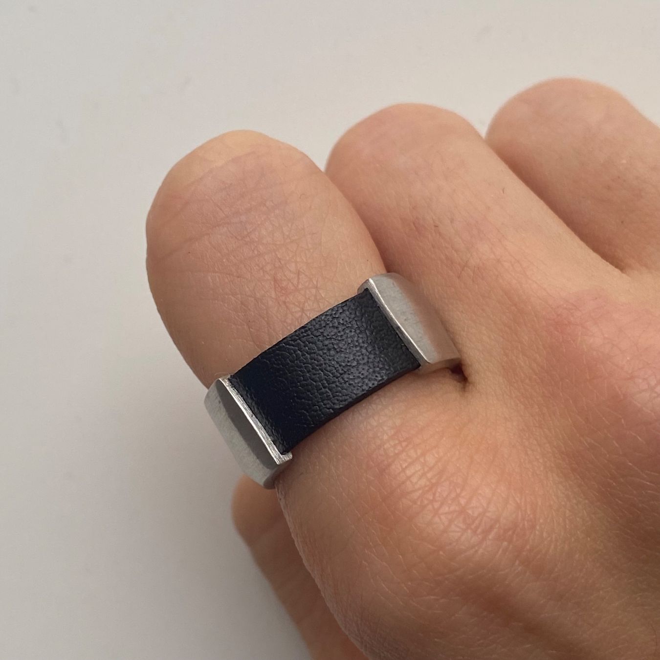 Breil Anelli: BREIL Edelstahl Leder Silberne Ring – Nuovo (secondo la descrizione) da Givisiez venduto da dor_xb9k