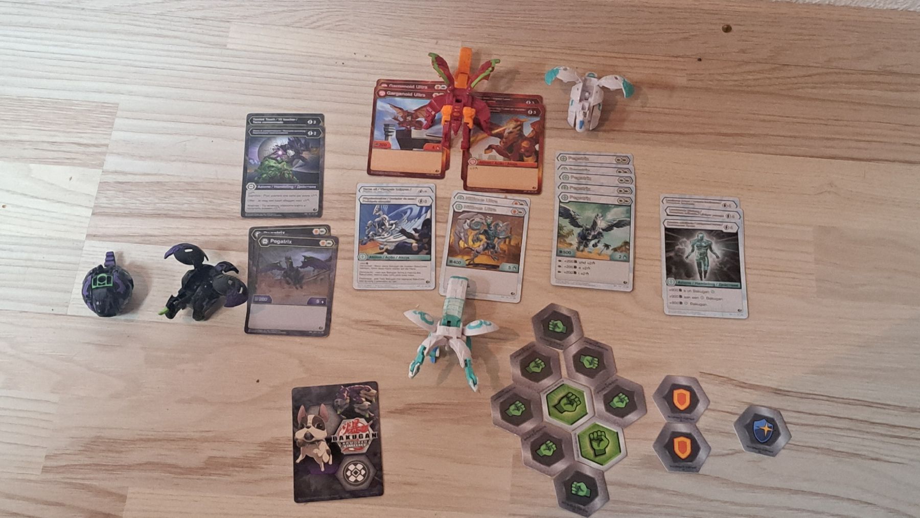 Giocattoli: Bakugan Figuren,viele Karten. – Usato da Oberembrach venduto da Averell_dalton