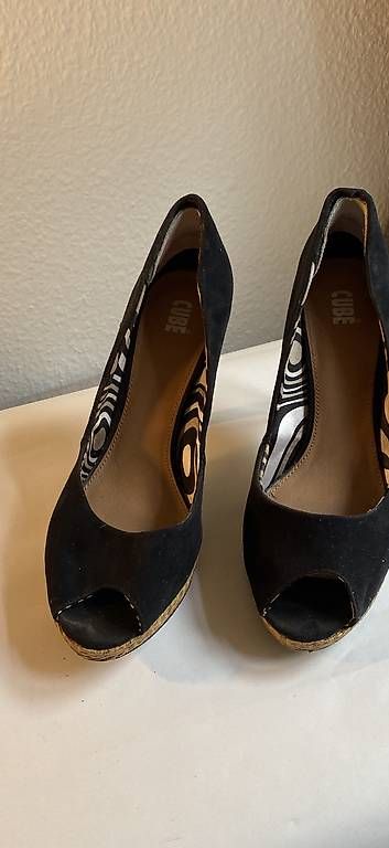 Scarpe da donna: Blau Peeptoe Pumps Gr. 40 aus Wildleder – Usato da Zürich venduto da asc_72wl