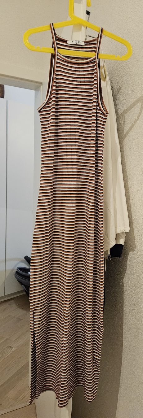 Pieces Robes: robe – D'occasion à Founex par Ana_2412