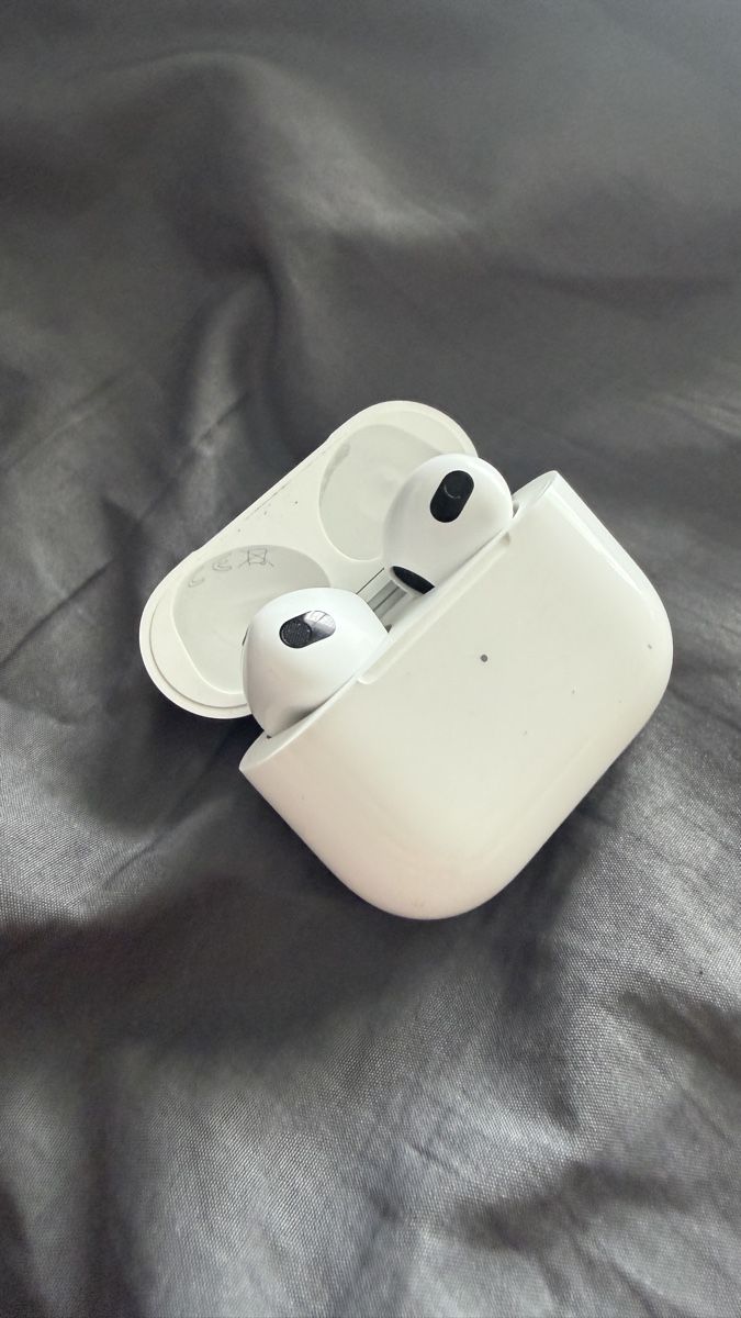 Apple Casques audio: Apple AirPods 3. Generation mit Lightning Ladebuchse – D'occasion à Laupen ZH par SB-Garage 2