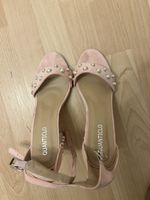 Puderrosa High-Heels mit Perlen
