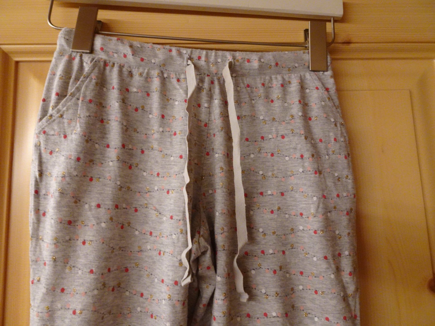 Leggings: Hübsche graue Pyjamahose Gr. XS - 260267 – Usato da Küssnacht am Rigi venduto da Good4Deckeli 1