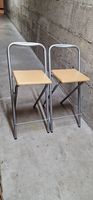 2 chaises de bar en bois