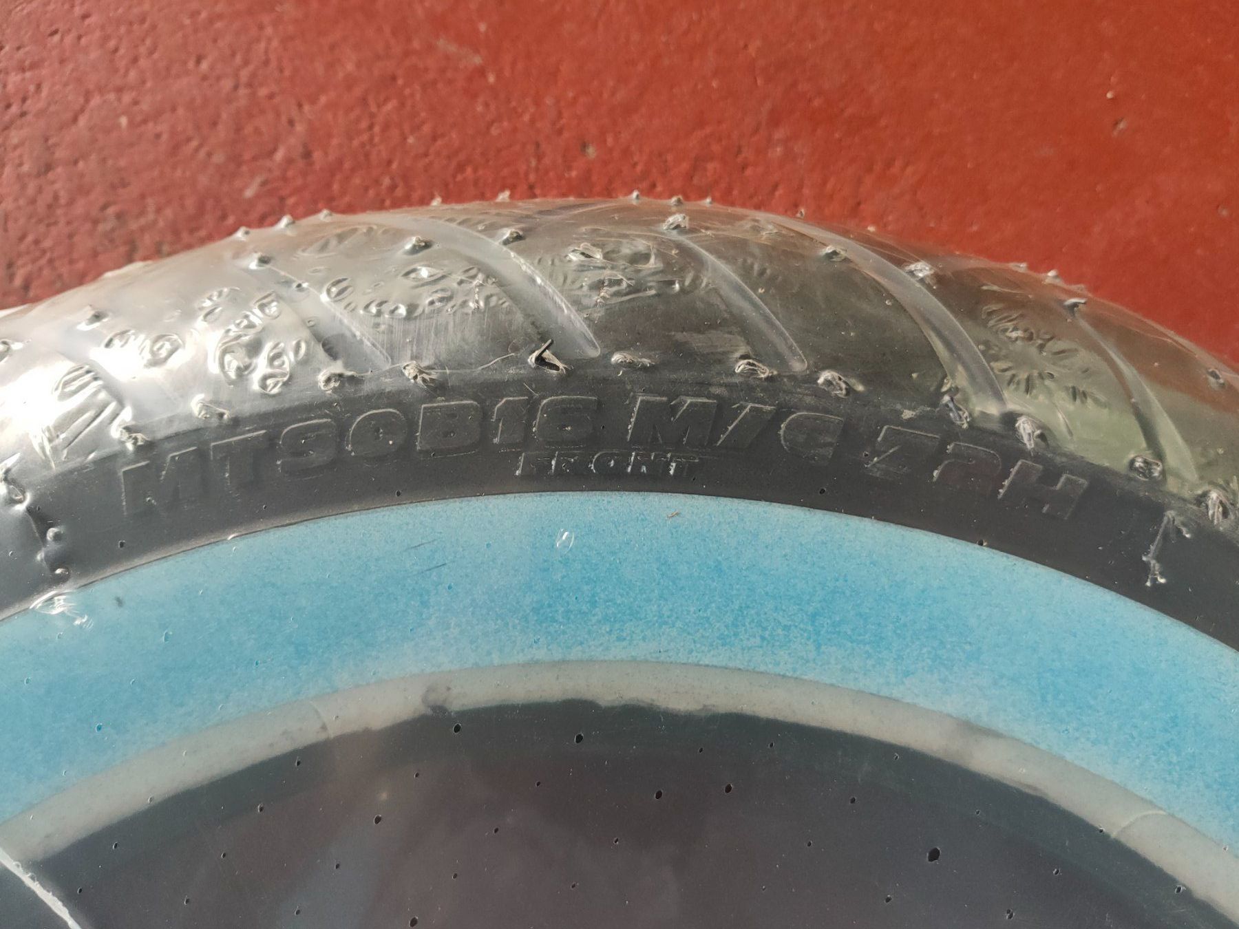 Harley-Davidson Pneumatici & Ruote complete: Harley Vorderreifen Weisswand – Nuovo e nell'imballaggio originale da Worb venduto da peugeot85 2