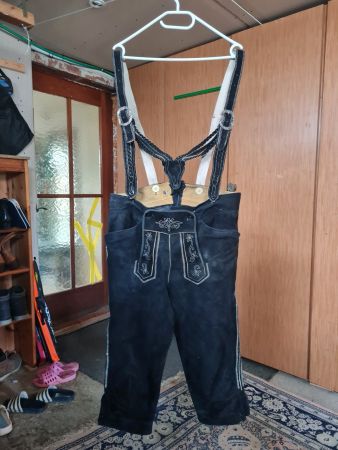 Trachten Lederhose mit Trägern in Schwarz, Grösse M