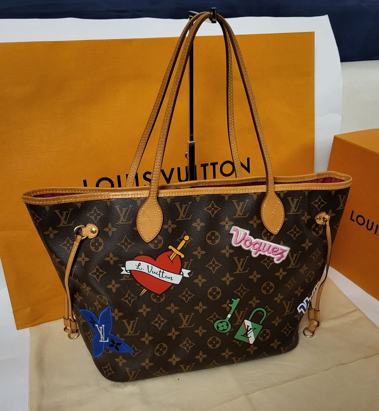 Louis Vuitton Borse da donna: Louis Vuitton Neverfull MM Monogramm Canvas Patches – Usato da Gattikon venduto da lavric_d 1