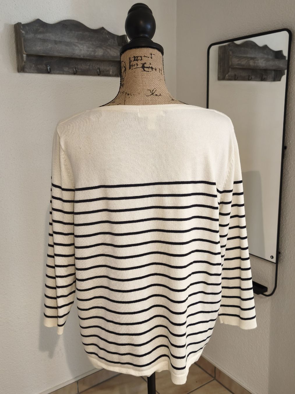 H&M Maglioni & Felpe: H&M Streifenpullover maritim Weiss/Schwarz Gr. XL – Usato da Emmetten venduto da SecondhandSiska 2