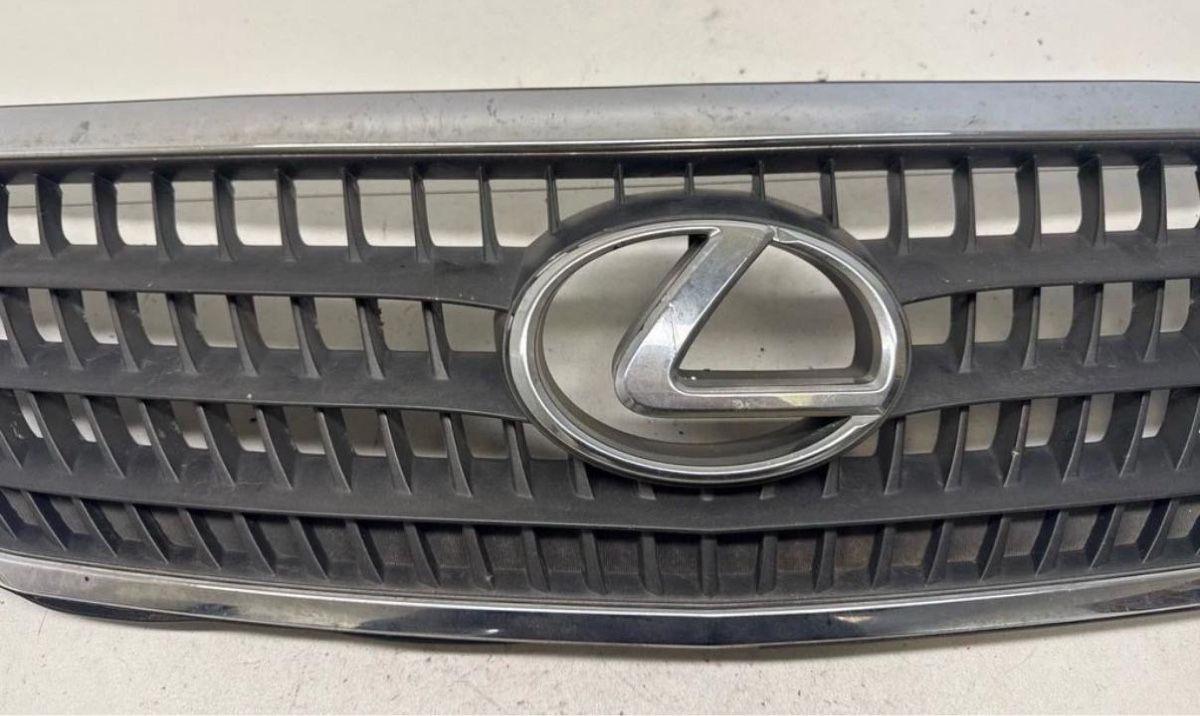 Lexus Tutti pezzi di ricambio auto: Lexus RX Grill - 2003-2009 – Usato da Brüttisellen venduto da executiveimports 3