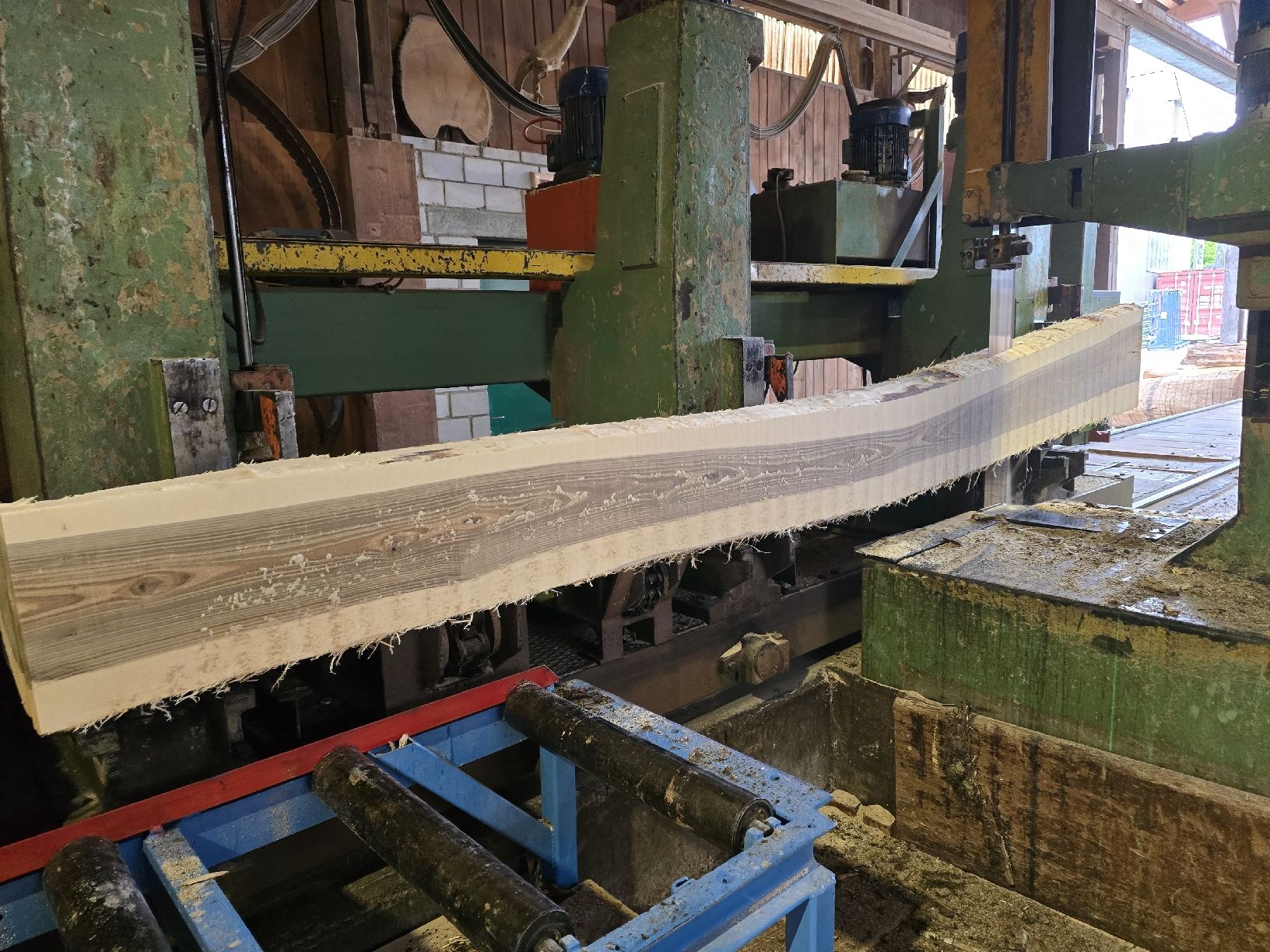 Articles en bois: Nussbaumbretter ca. 1m³ – Neuf (Voir description) à Ramsei par Waelchris 2