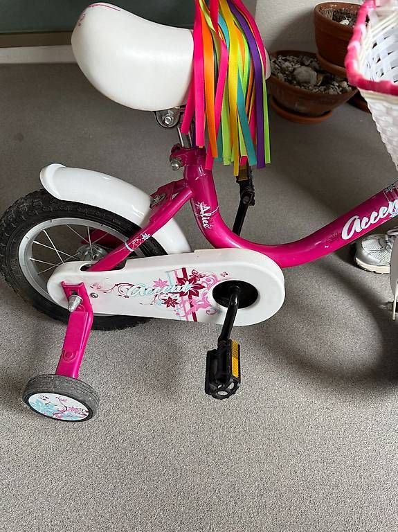Velos: Kindervelo mit Hilfard gute Zustand – Gebraucht aus Wallisellen von Marij1986 2