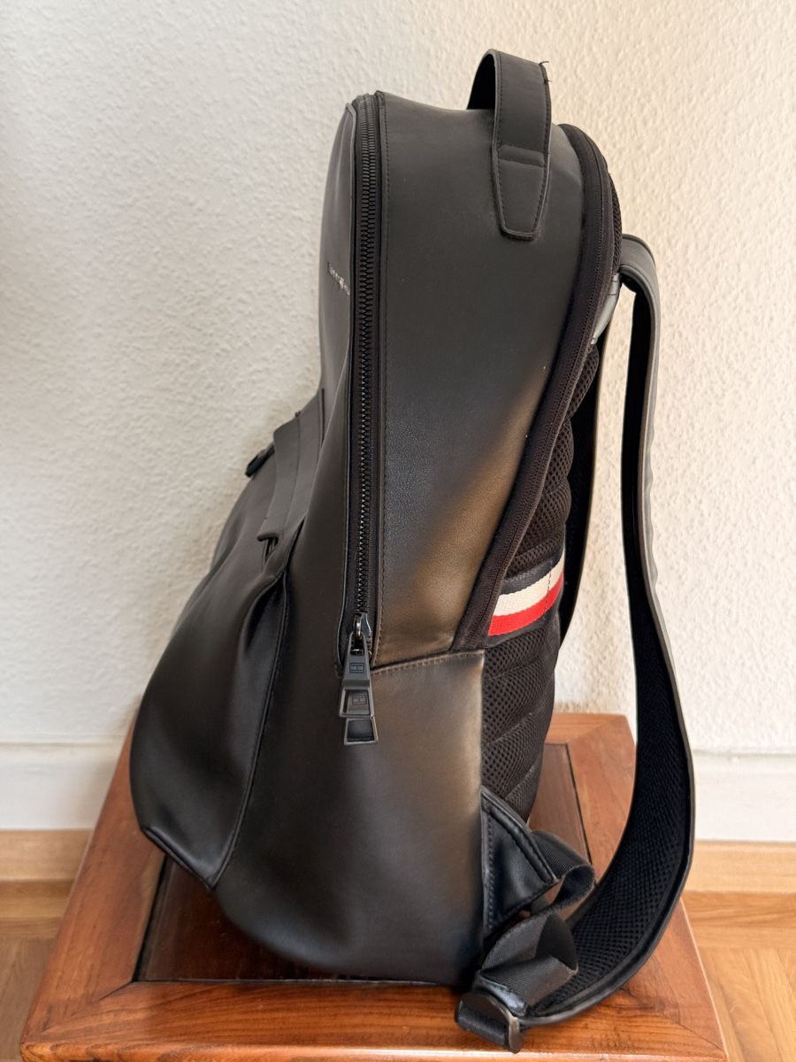 Tommy Hilfiger Zaini: Tommy Hilfiger Black Leather Backpack – Usato da Lausanne venduto da KolaG7 1