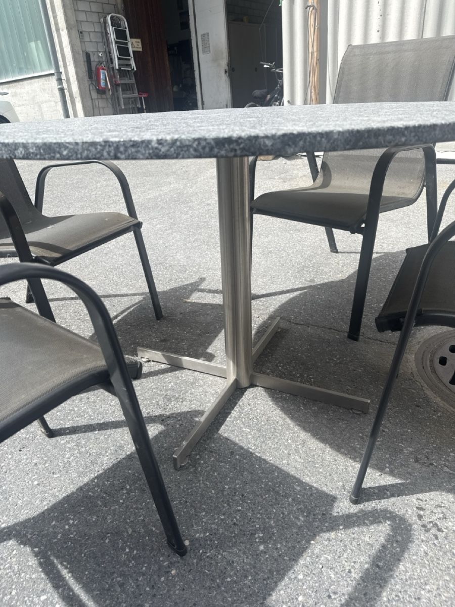 Tables: Gartentisch Granit rund gebraucht – D'occasion à Näfels par Meelis 2