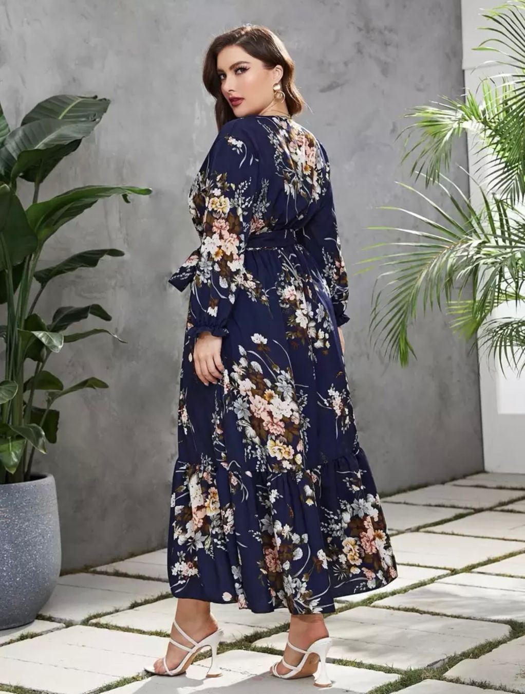 Shein Vestiti: Maxikleid mit Blumendesign navy Gr. 54 / 5XL – Usato da Pratteln venduto da a23_j2gs 1
