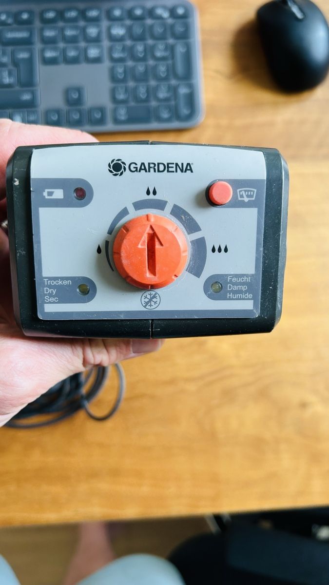 Sistema di controllo: Gardena  Bewässerung mit Feuchtigkeitssensor A1020 Sensor  – Usato da Winterthur venduto da CocoTheCat 2