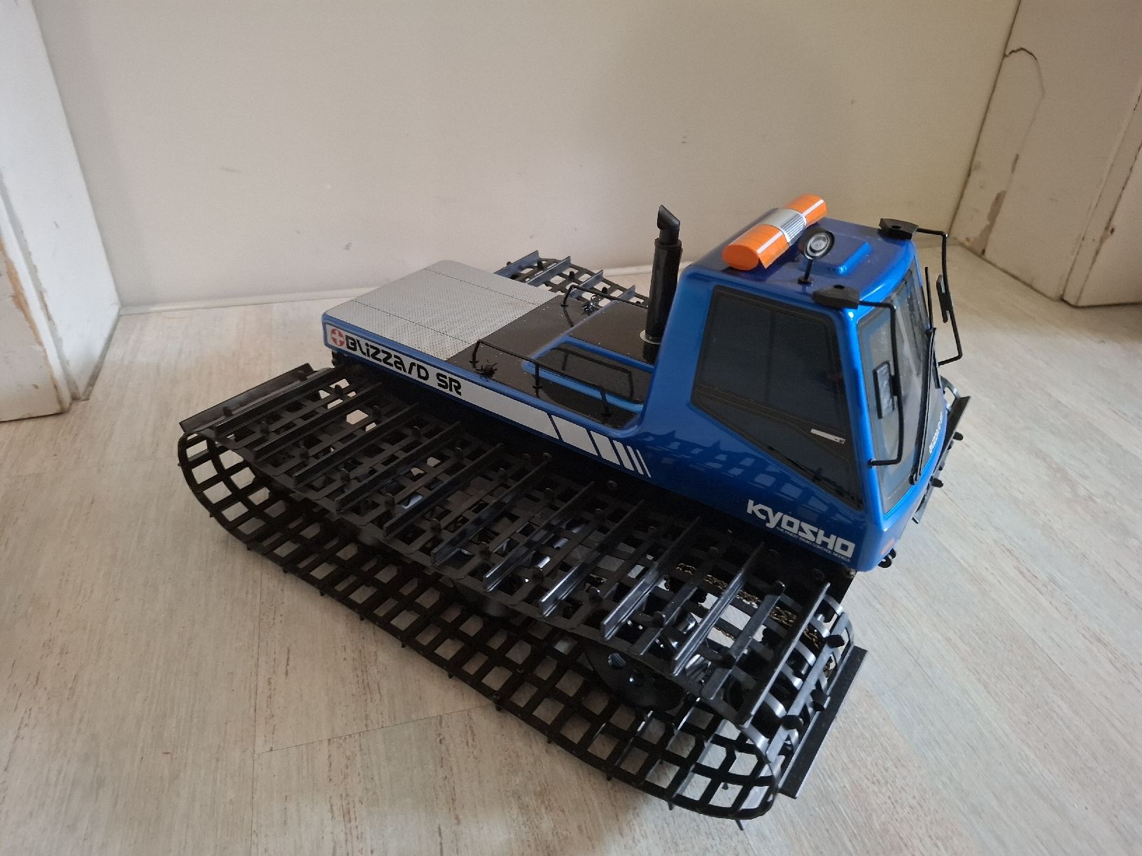 Kyosho RC Modellbau: kyosho Pistenbully – Gebraucht aus Amden von Deutz7250