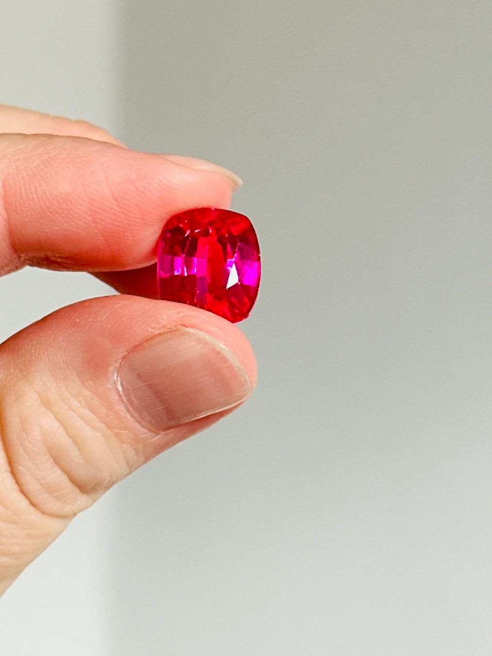 Pietre preziose: 12.20 Ct Certified Cushion Cut Loose Gemstone – Nuovo e nell'imballaggio originale da Genève venduto da AWWA 7