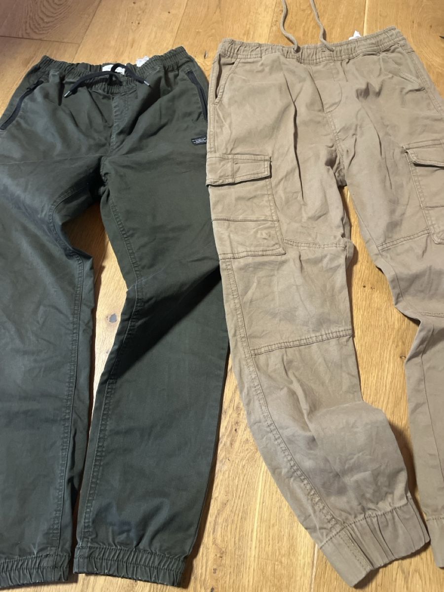Pantalons: 2 Hosen 146/152 – D'occasion à Balmberg par Berglihof