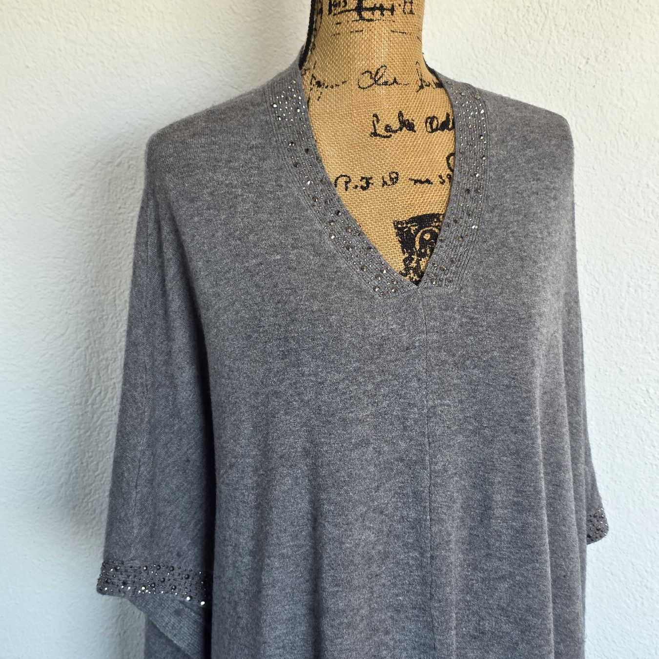 Altro in Moda donna: Wunderschöne Poncho mit Strass Details – Nuovo (secondo la descrizione) da Rheinsulz venduto da Gilea 1