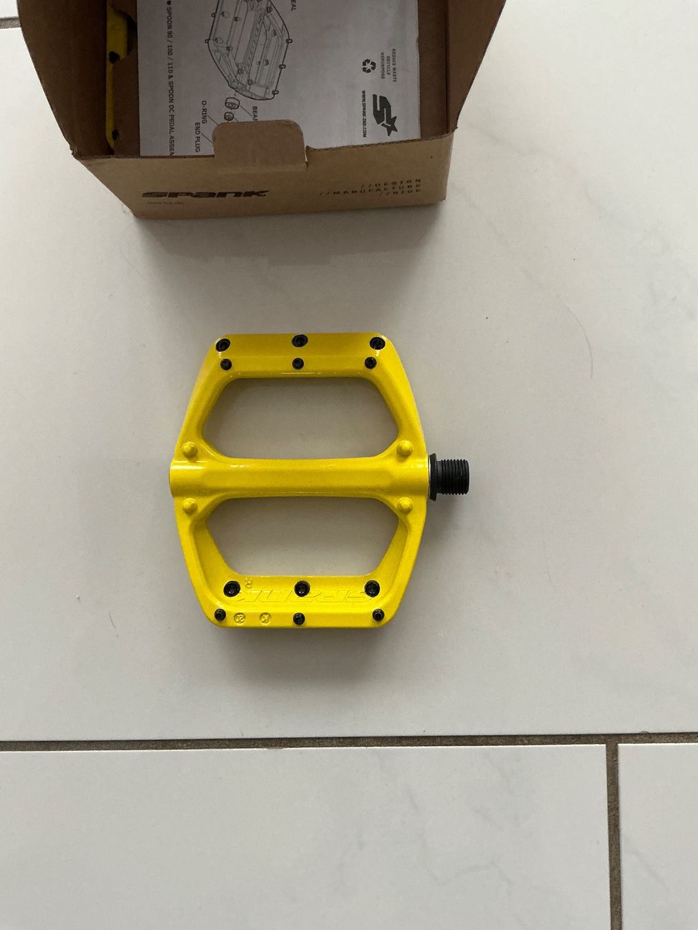 Pezzi di ricambio: Neue Flat Pedalen Spoon DC – Nuovo e nell'imballaggio originale da Biel-Benken BL venduto da Sahra1