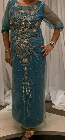 Fest Kleid / Grösse 40 mit Kristallsteinen