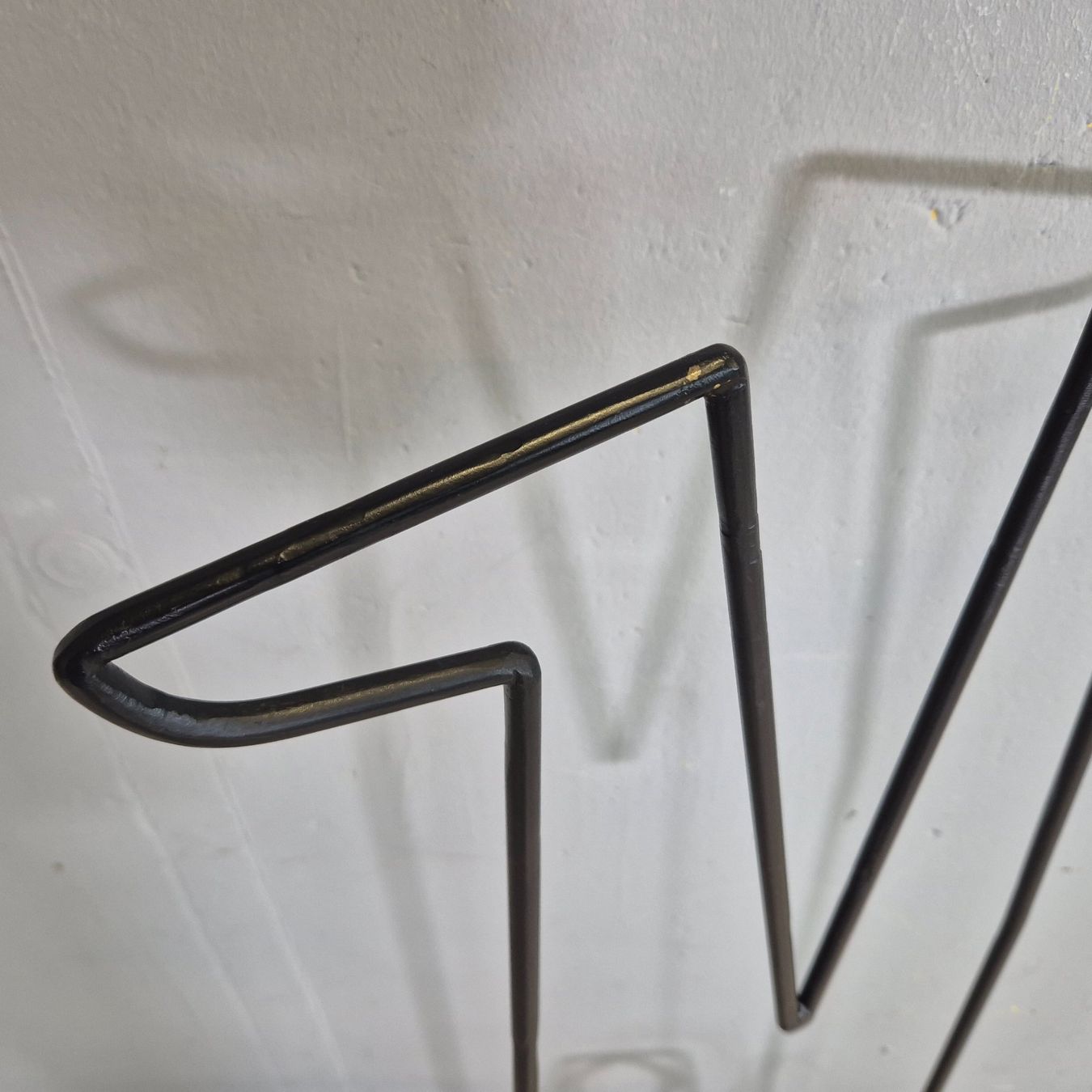 Guardaroba: Keith Haring Herrendiener Kleiderständer Metall-Ständer – Usato da Nottwil venduto da Wondewa-Shop 5