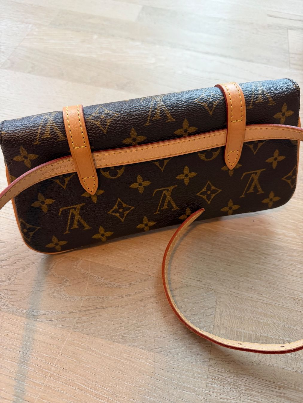 Louis Vuitton Borse da donna: Pochette Louis Vuitton Monogram – Usato da Hauterive NE venduto da mwueth 3