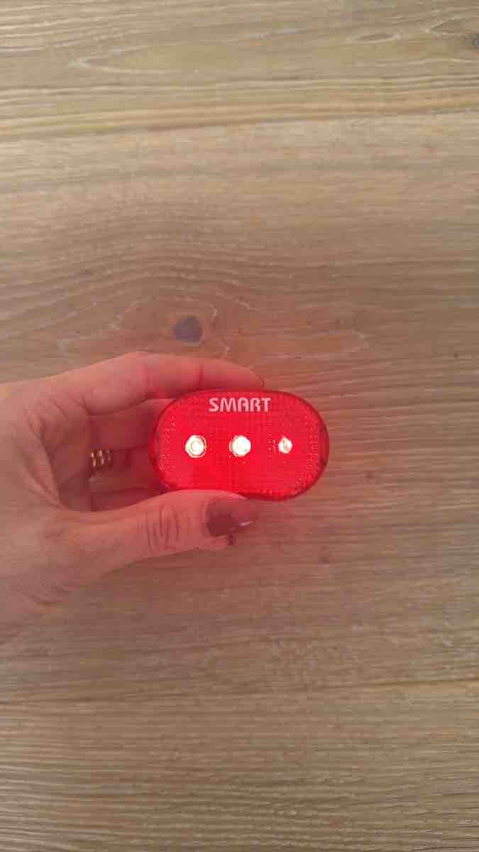 Tische: Smart bicycle rear light red acceptable condition – Gebraucht aus Farnern von allthingspreloved