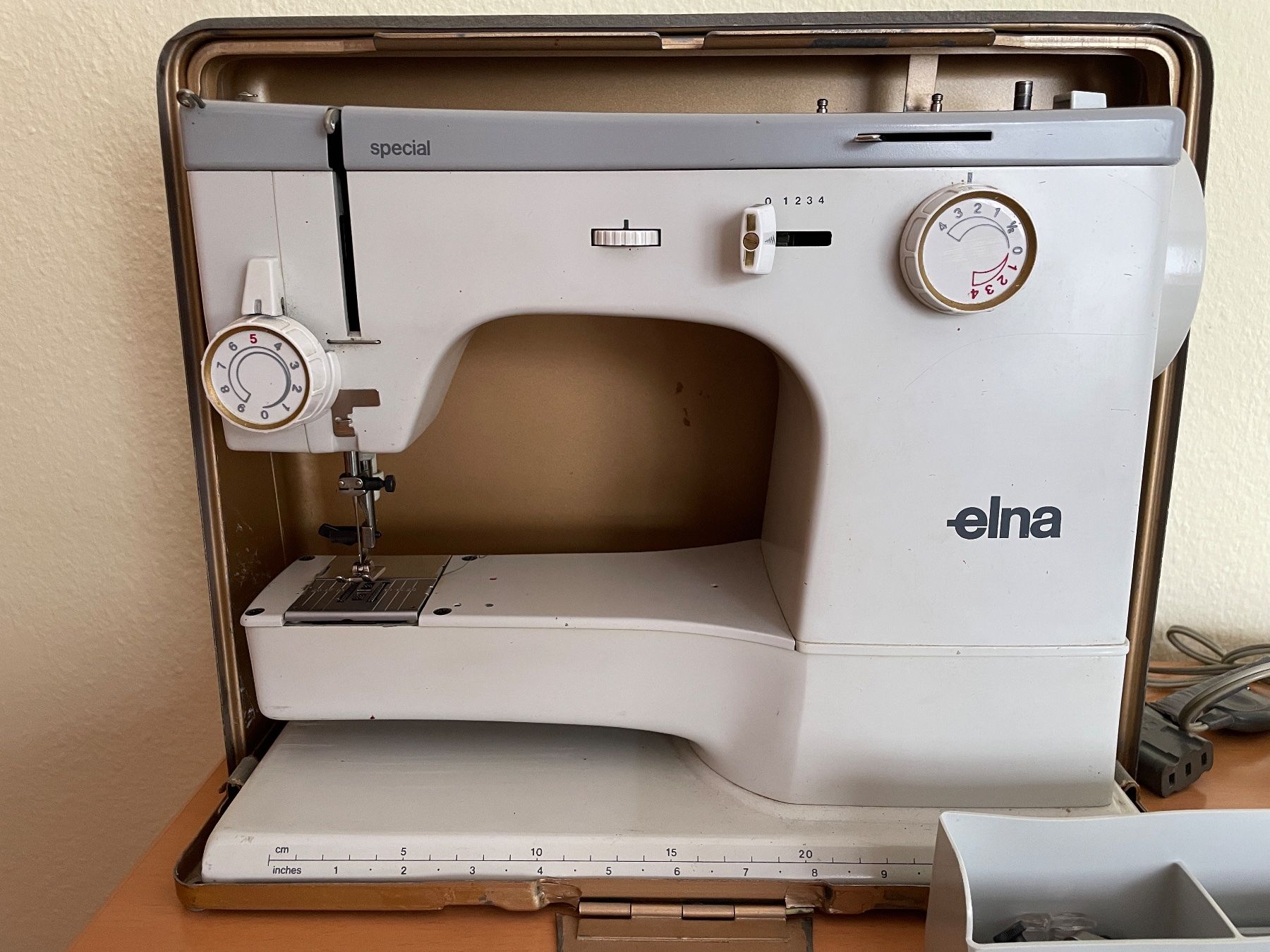 Elna Macchine da cucire: Nähmaschine Elna special – Usato da Künten venduto da tschaschber0815 1